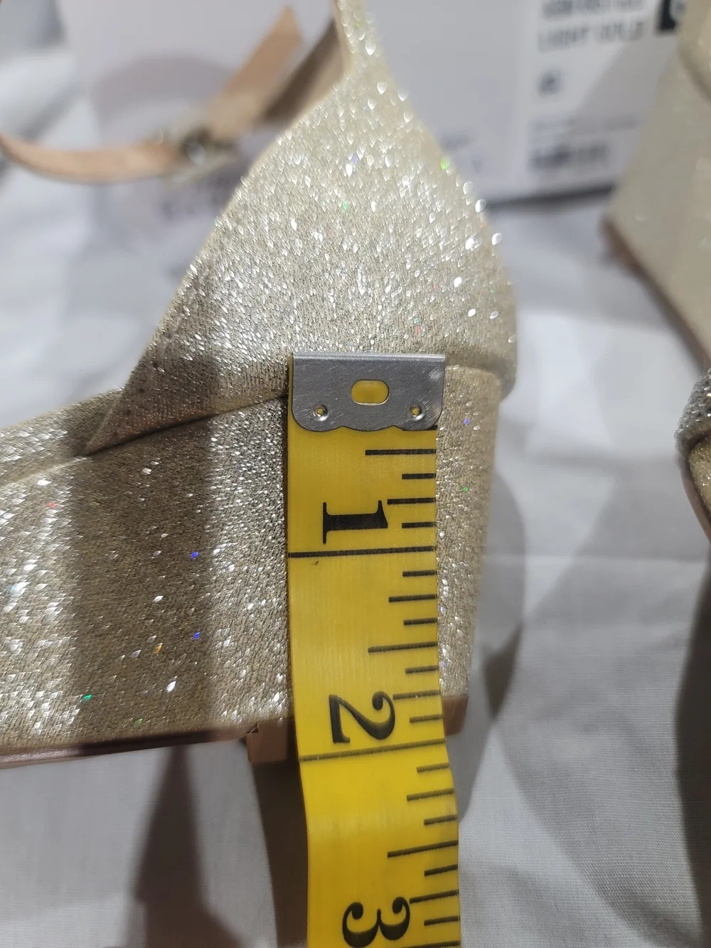 New In Box Badgley Mischka Gold Wedge Sandals Size 6.5 - Sparkly Wedding